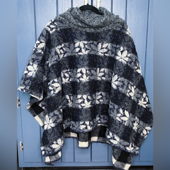 Anthropologie Sweaters - Anthropologie Wintertide Poncho One Size Reversible Wool Blend Lagenlook Hygge